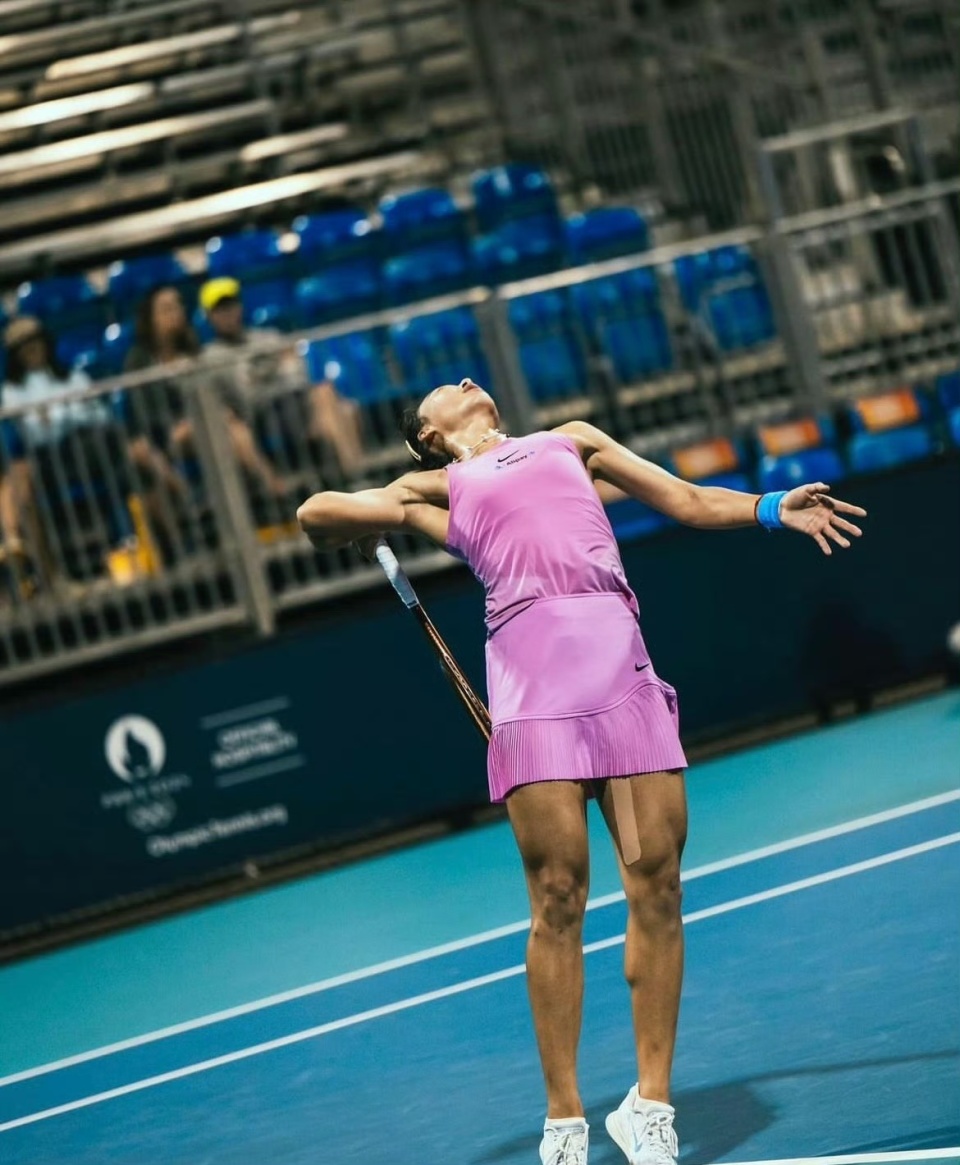 爱游戏体育官网-战术调整引发热议！，阿扎伦卡在皇家马德里比赛中败北气势如虹延续-爱游戏体育官网